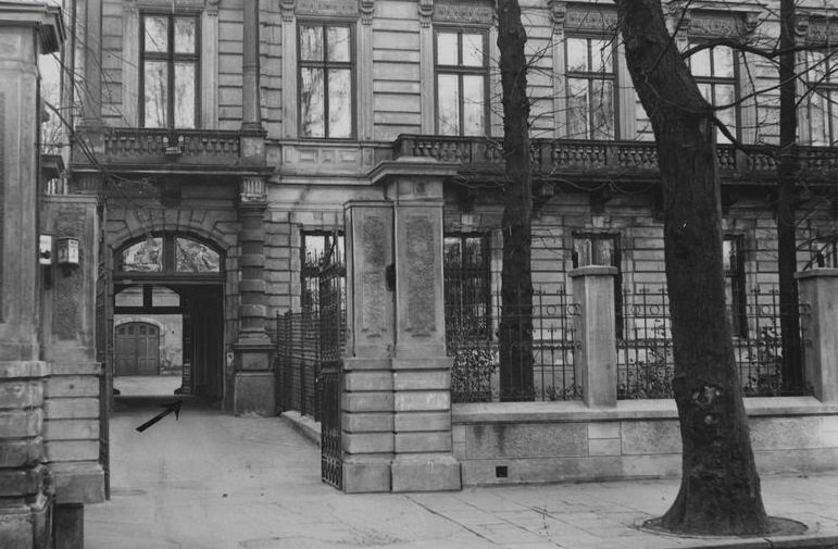 Foksal 3. Autor nieznany. Żródło: Wikipedia. Domena publiczna